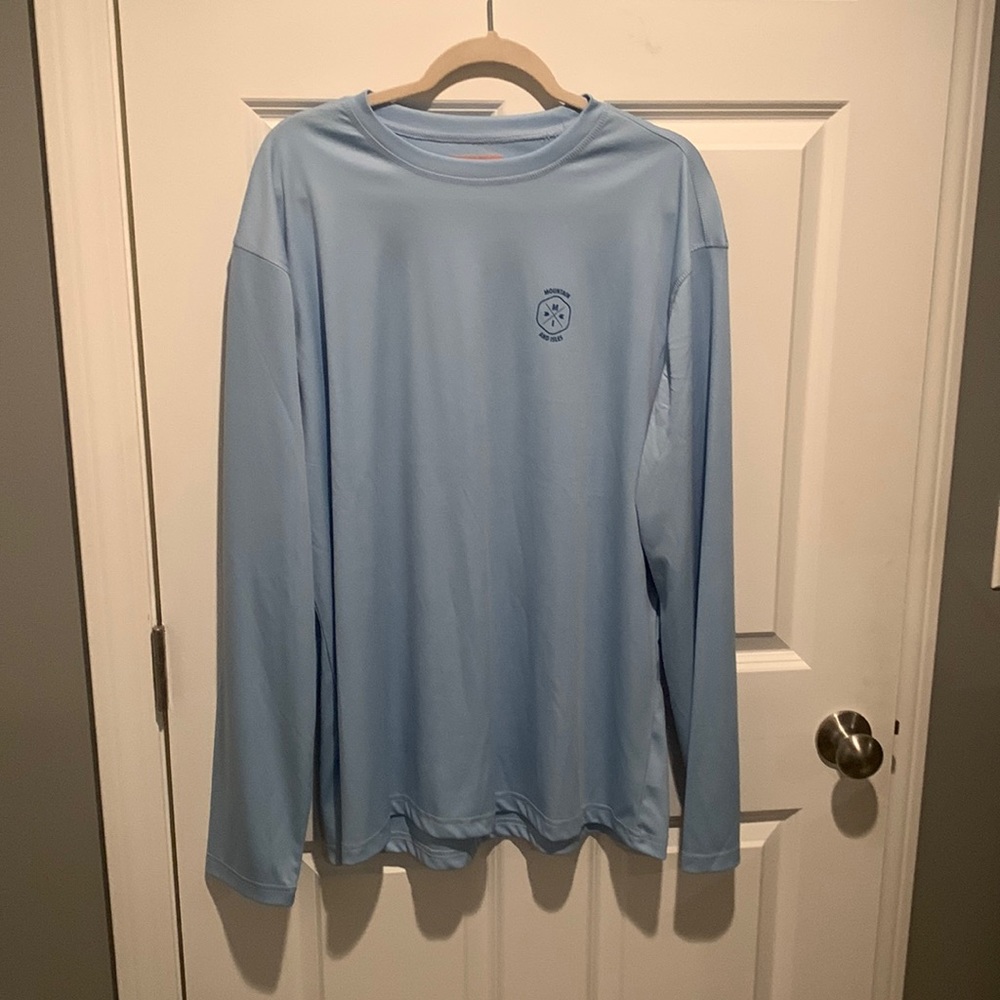 Mountain and Isles mens performance shirt. XXL NWOT